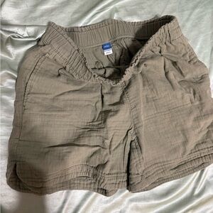 Old Navy Women's Cargo Shorts in Olive